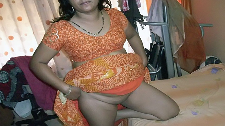 Marigold reccomend indian bhabi showing beutiful butts