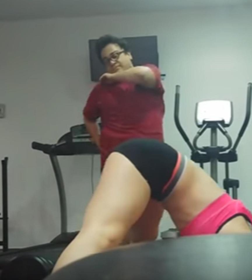Personal trainer with sexy blonde hidden camera