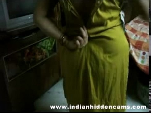 hot bhabhi getting undress.
