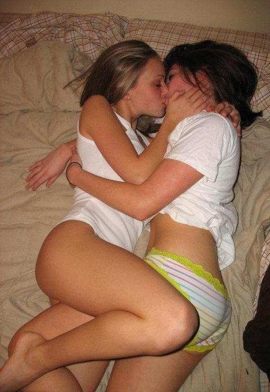Teen lesbo kiss