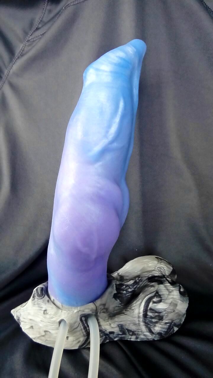 Inflatable knot dildo