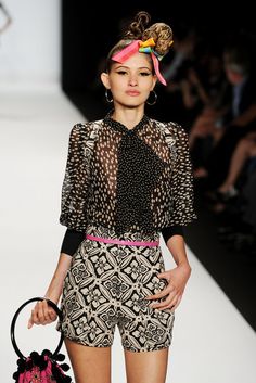 2011 fashion shows for amateur designers