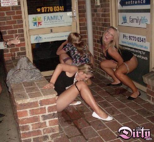 Australian girls peeing