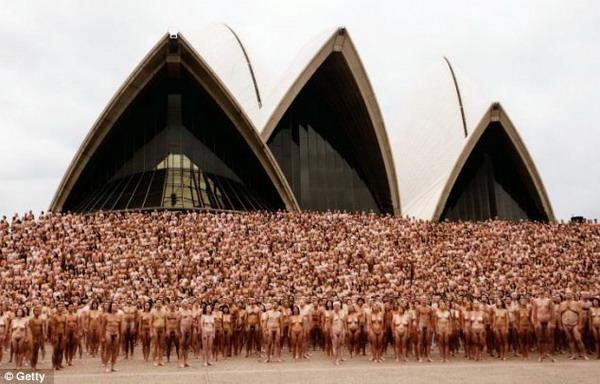 FB reccomend 5000 naked australians