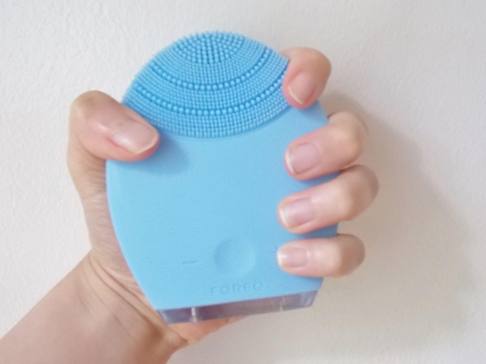 Clairsonic facial brush by phillips