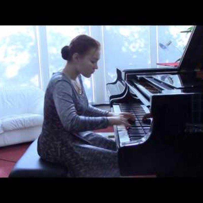 Blue E. reccomend Amateur classical pianist